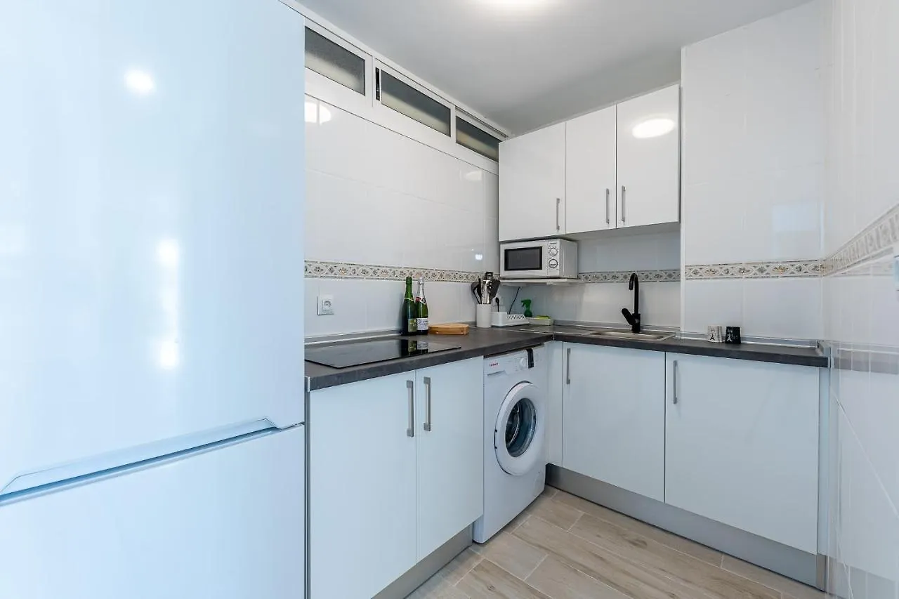 797 Holiday Rentals - Apartamento Para 3 En Piscis Con Piscinas Benalmádena