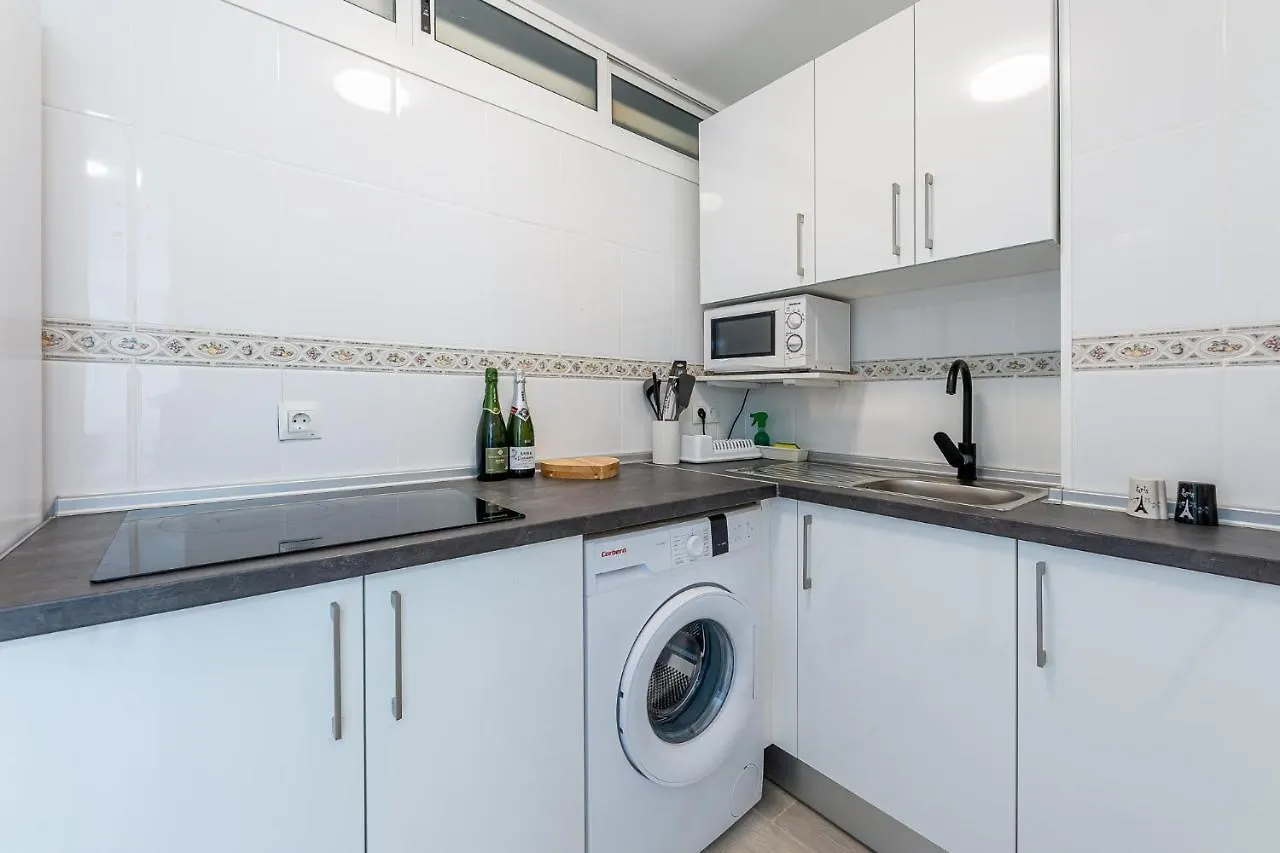 797 Holiday Rentals - Apartamento Para 3 En Piscis Con Piscinas Benalmádena 0*,  Spagna
