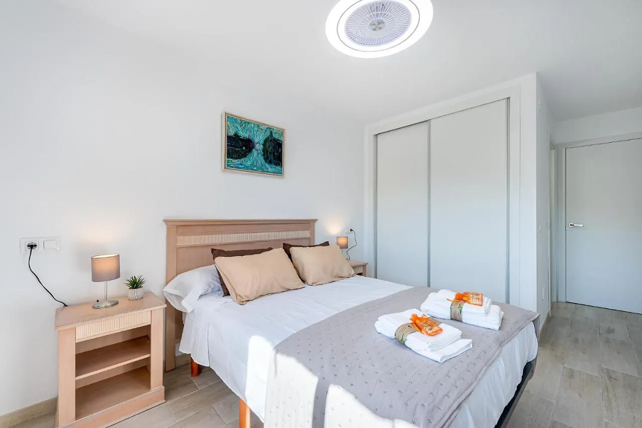 Apartment 797 Holiday Rentals - Apartamento Para 3 En Piscis Con Piscinas Benalmadena