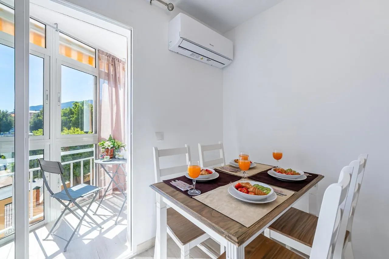 Apartment 797 Holiday Rentals - Apartamento Para 3 En Piscis Con Piscinas Benalmadena